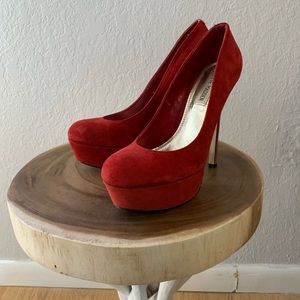 Steve Madden HIGH heeled red pumps